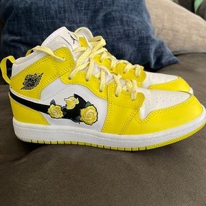 AIR JORDAN 1 mid SE PS ‘Rose patch- dynamic yellow’ 💛